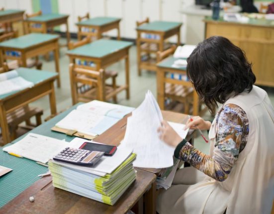 Ministrul Finantelor garanteaza profesori ca vor primi salarii