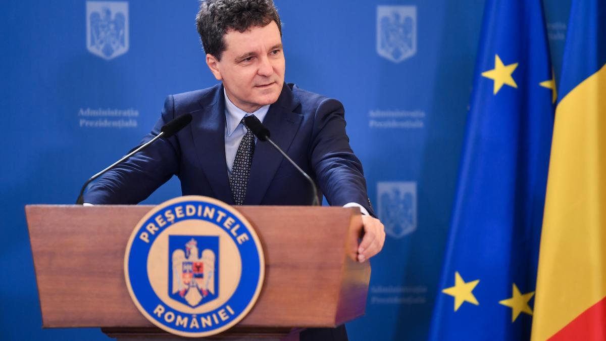 Presedintele Nicusor Dan sustine o conferinta de presa