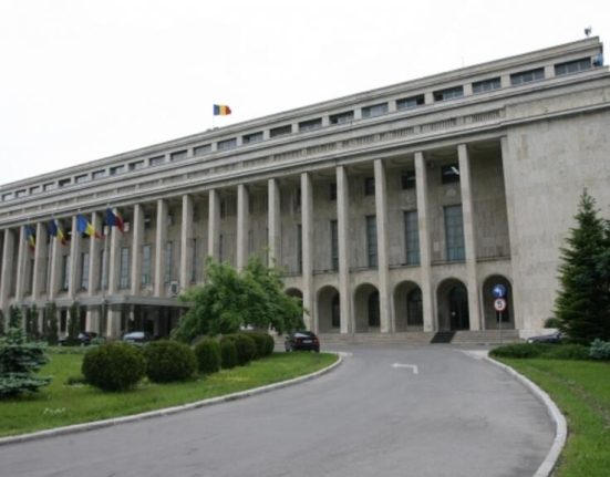 Privilegiile funcionarilor statului si opozitia la schimbare